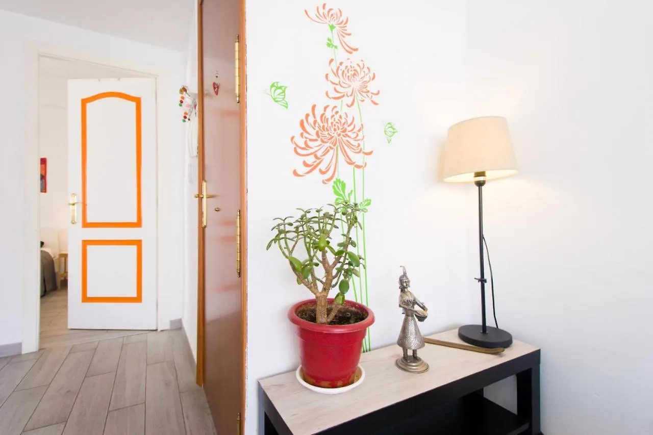 Bollywood Style Apartment 4Th Floor By Stairs 말라가